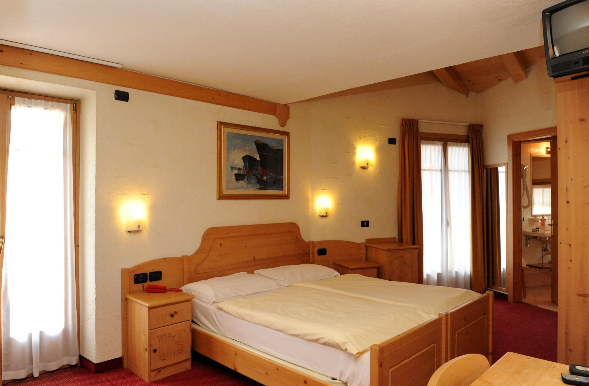 Hotel Helvetia Livigno Zewnętrze zdjęcie